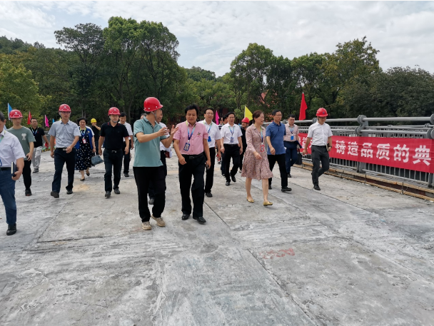 市政要聞 | 湖南工商大學(xué)黨委書記陳曉紅院士、長沙市公共工程建設(shè)中心總工劉學(xué)武帶隊赴湖南工商大學(xué)跨桐梓坡路過街天橋項目考察調(diào)研